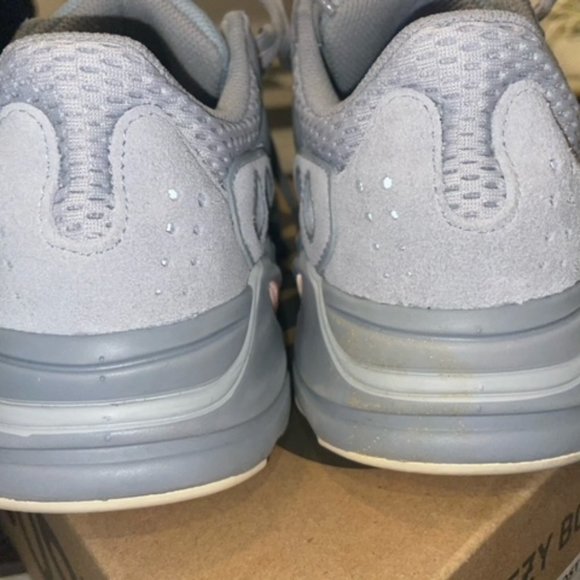 Yeezy V1 700 Inertia - Picture 4 of 11